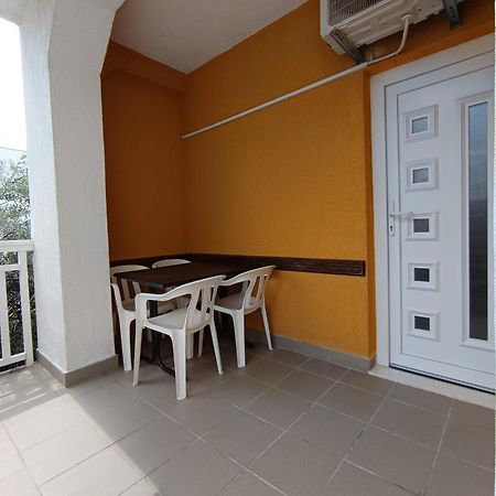 Studio Apartmani Marinella Baska Voda Ruang foto