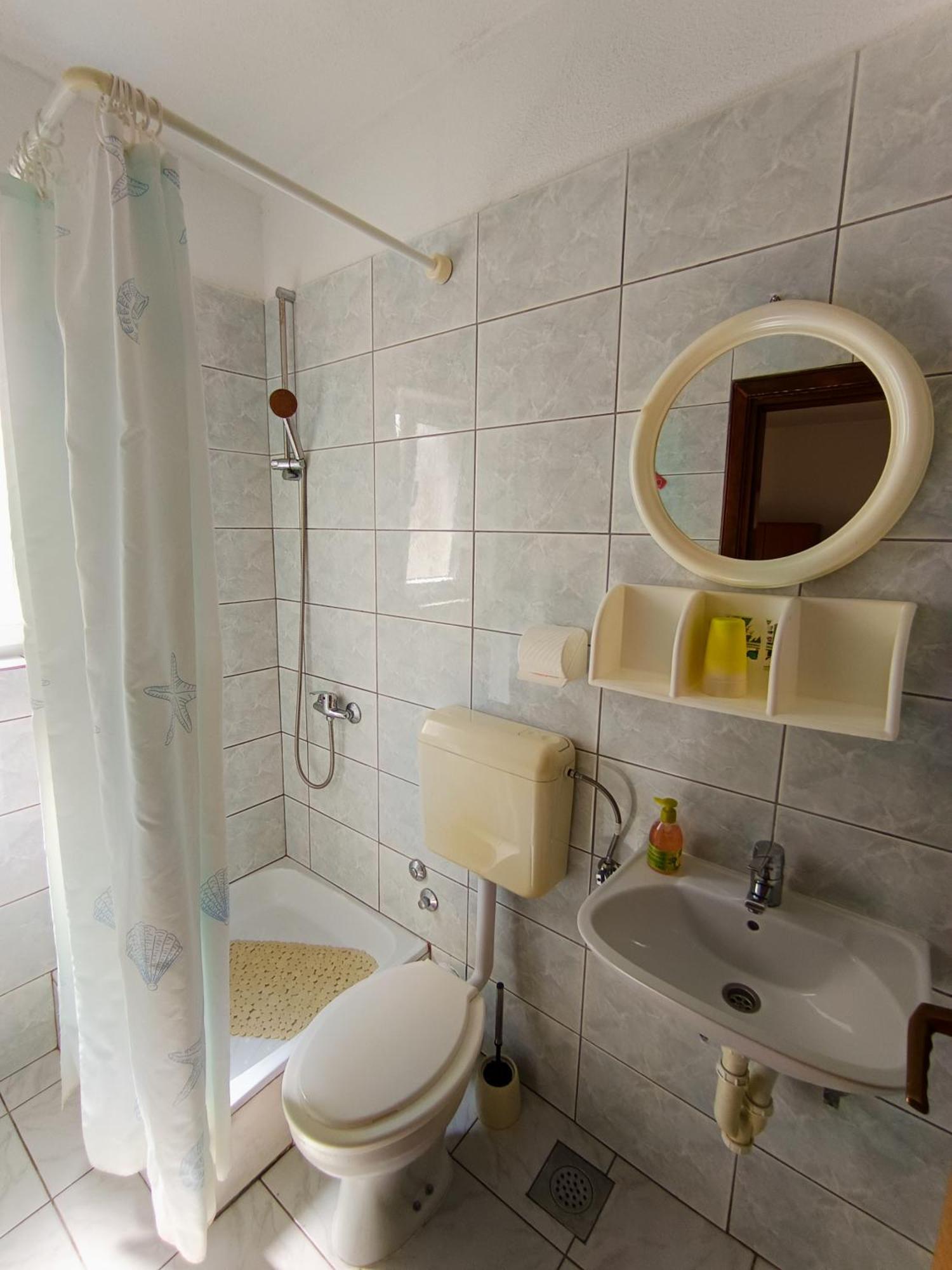 Studio Apartmani Marinella Baska Voda Ruang foto