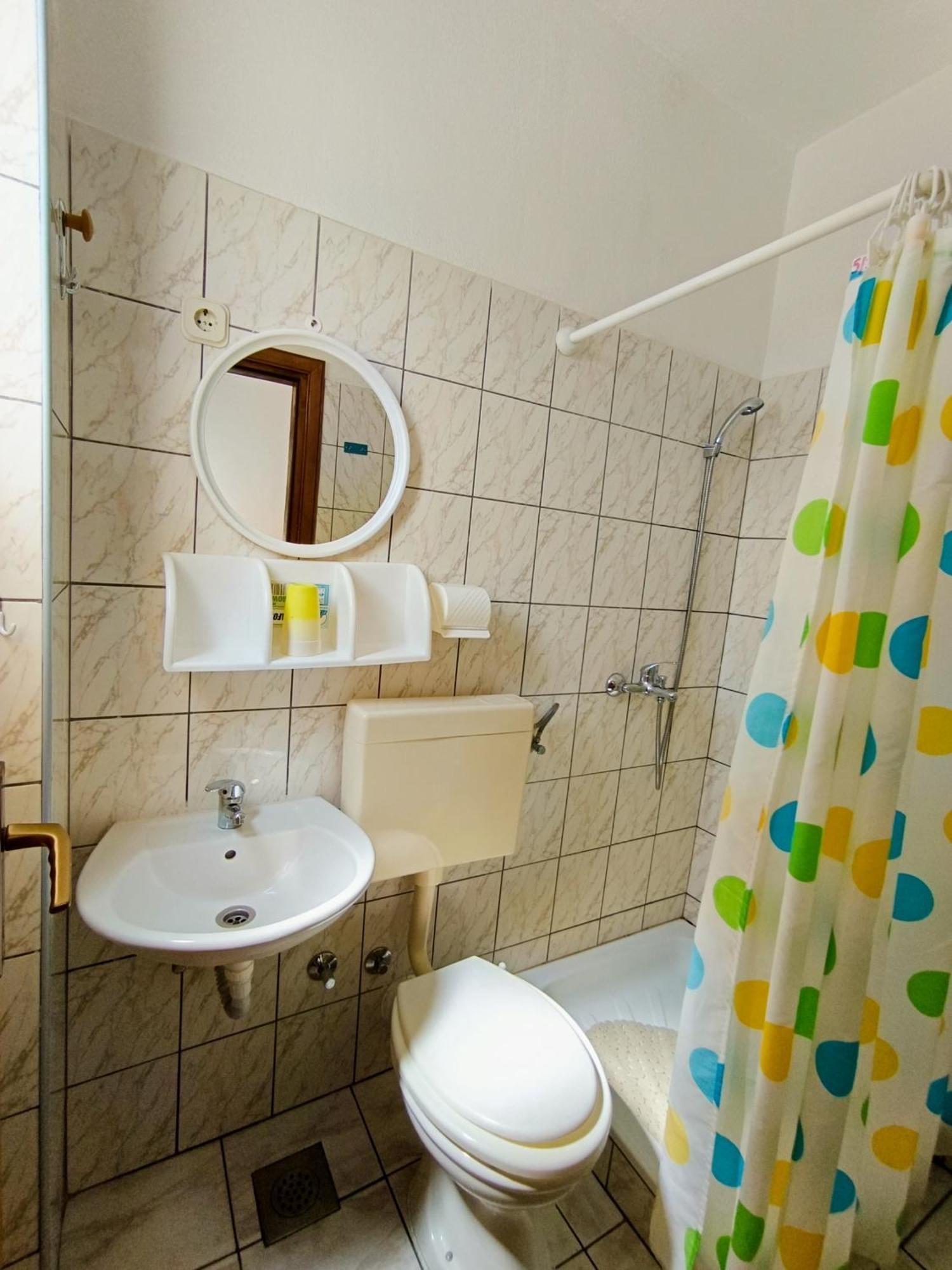 Studio Apartmani Marinella Baska Voda Ruang foto